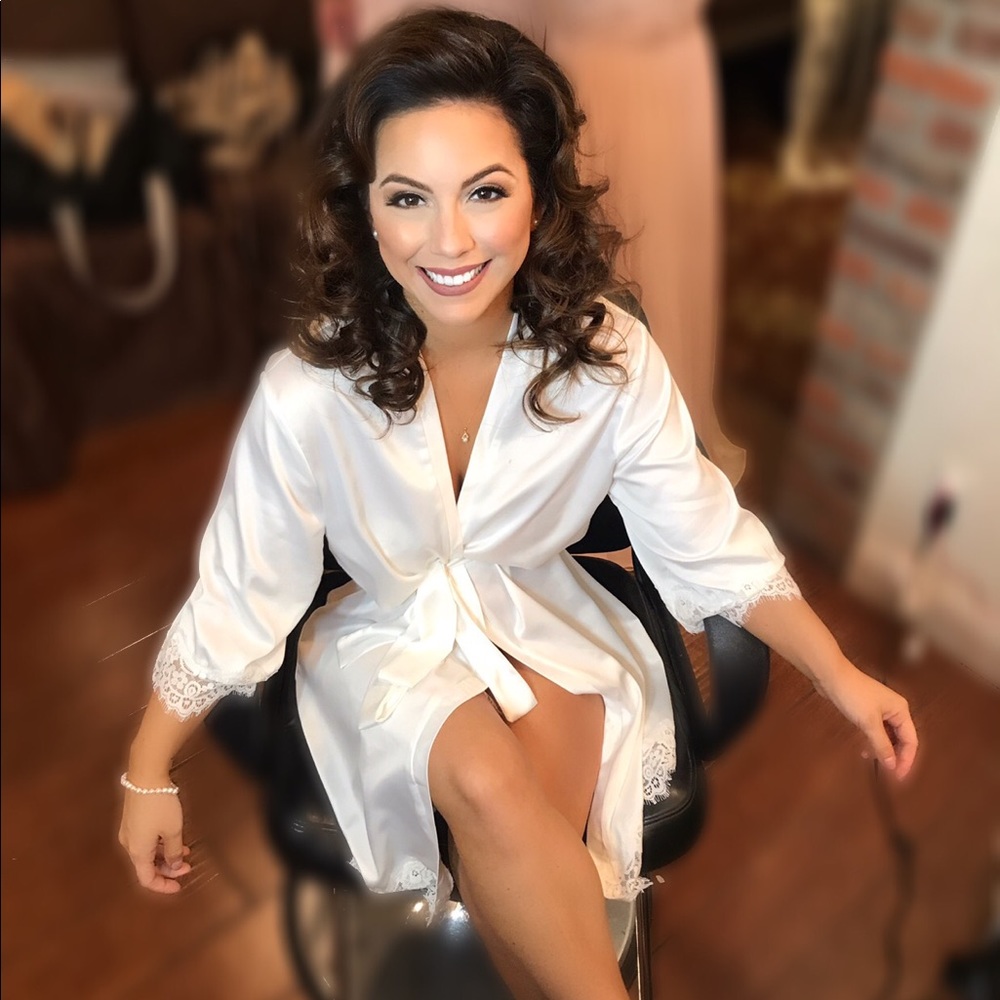 Meet your Posher Nicole Bueno ❤️